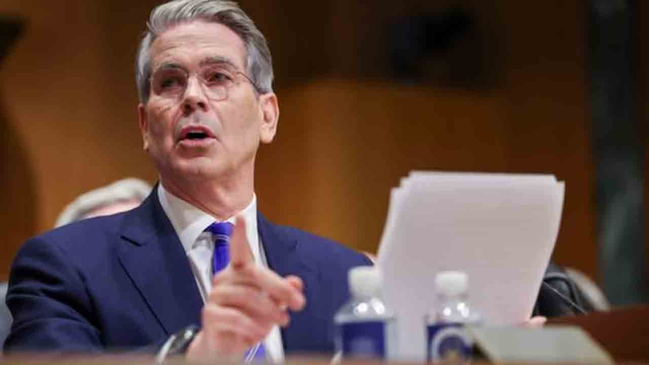 Scott Bessent | అమెరికన్లకు శిక్షణ ఇవ్వండి.. ఆ తర్వాత వెళ్లిపోండి.. H-1B వీసాలపై యూఎస్‌ మంత్రి కీలక వ్యాఖ్యలు