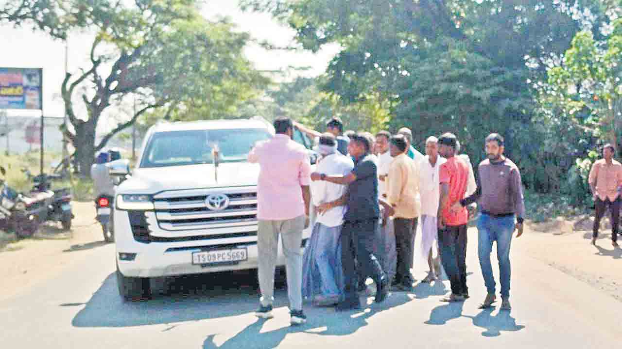 సీతక్కకు నిరసన సెగ