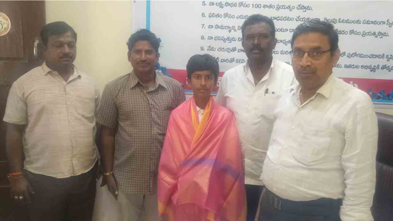 Select | రాష్ట్రస్థాయి క్రికెట్ పోటీలకు మాగనూరు విద్యార్థి ఎంపిక