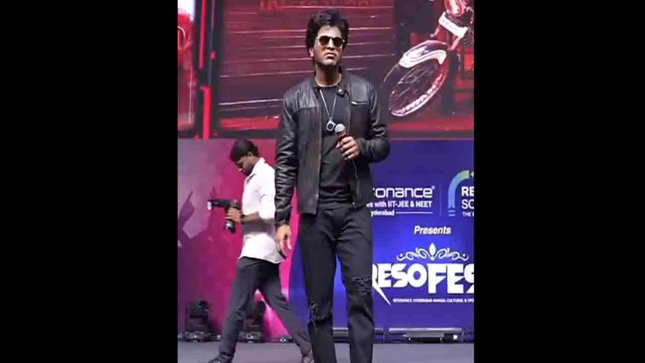 Sharwanand | ఏది శాశ్వతం కాదు.. అనవసరంగా ఒత్తిడిగా ఫీలవ్వొద్దు : బైకర్‌ ప్రమోషన్స్‌లో విద్యార్థులతో శర్వానంద్‌