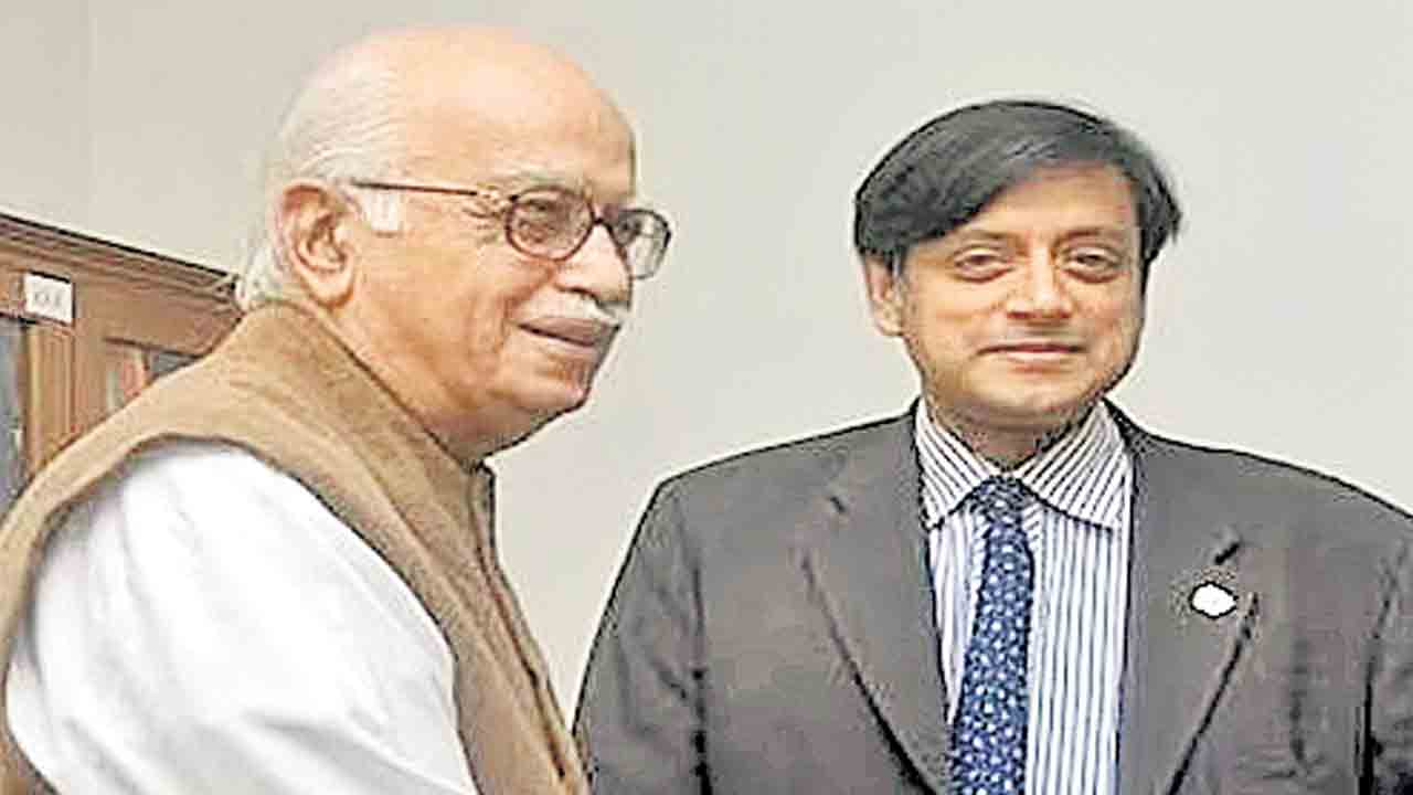 ఒక ఘటనతో అద్వానీని తక్కువ చేయలేం.. కాంగ్రెస్‌ సీనియర్‌ నేత శశి థరూర్‌