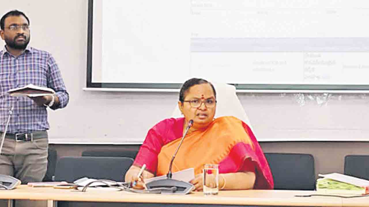 అధికారులు సమన్వయంతో పనిచేయాలి