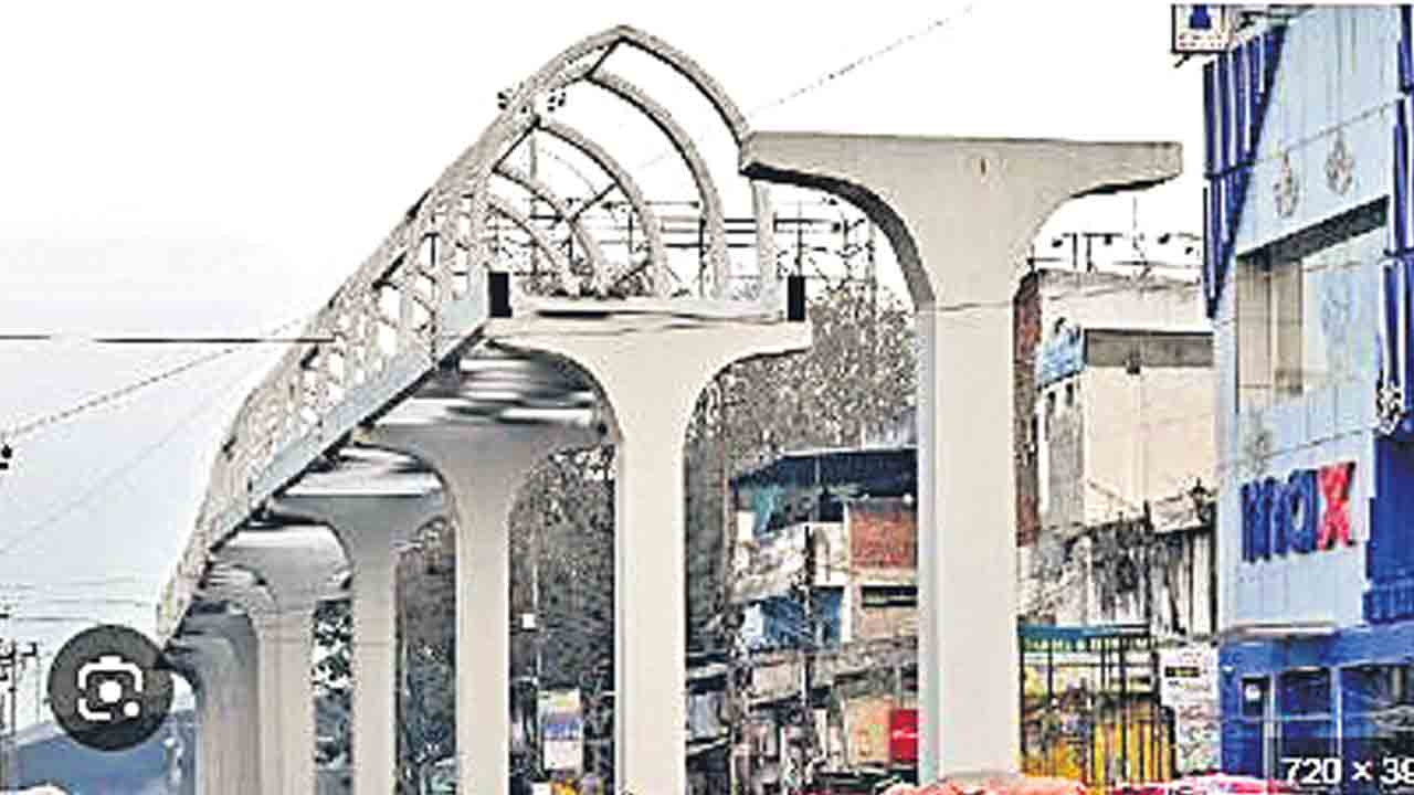 ముందుకు సాగని స్కై వాక్‌లు