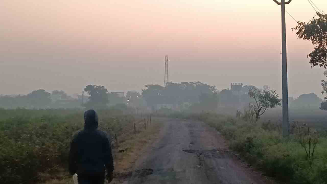 Smog | కుభీర్‌ను కమ్మేసిన పొగ మంచు.. ఇబ్బందుల్లో గ్రామస్థులు