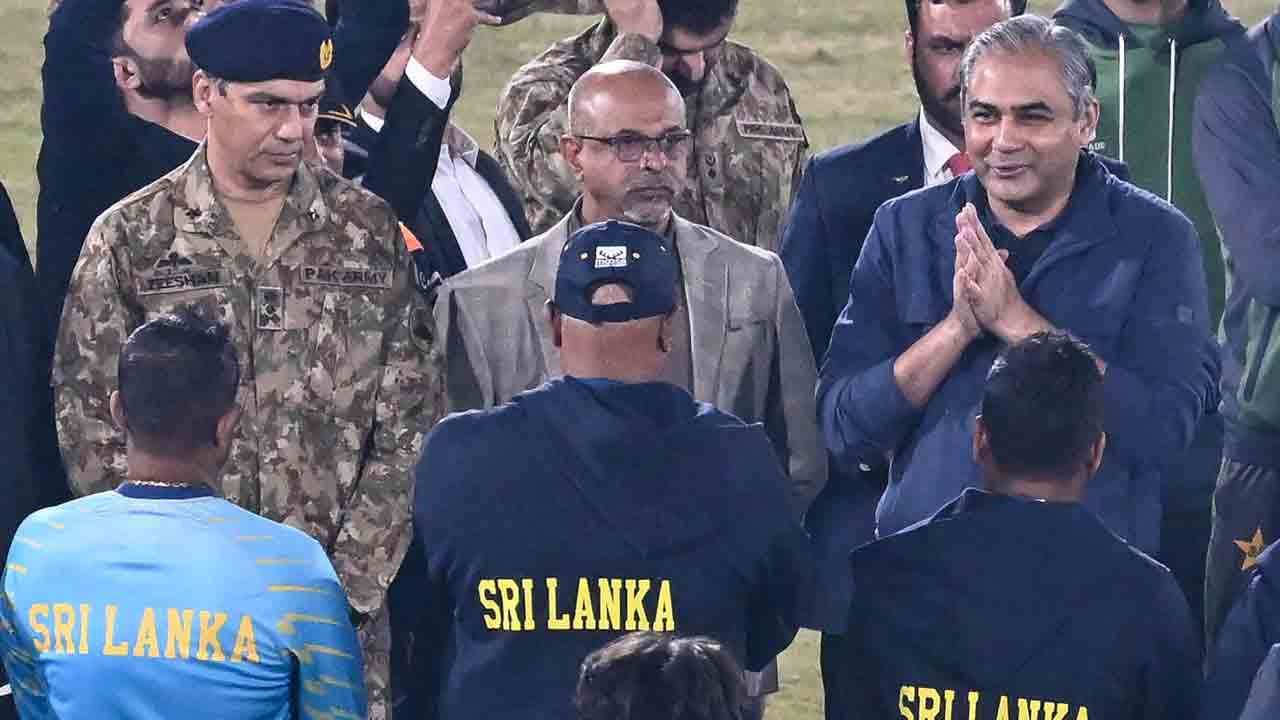 లంక క్రికెటర్లకు రక్షణగా పాక్‌ సైన్యం