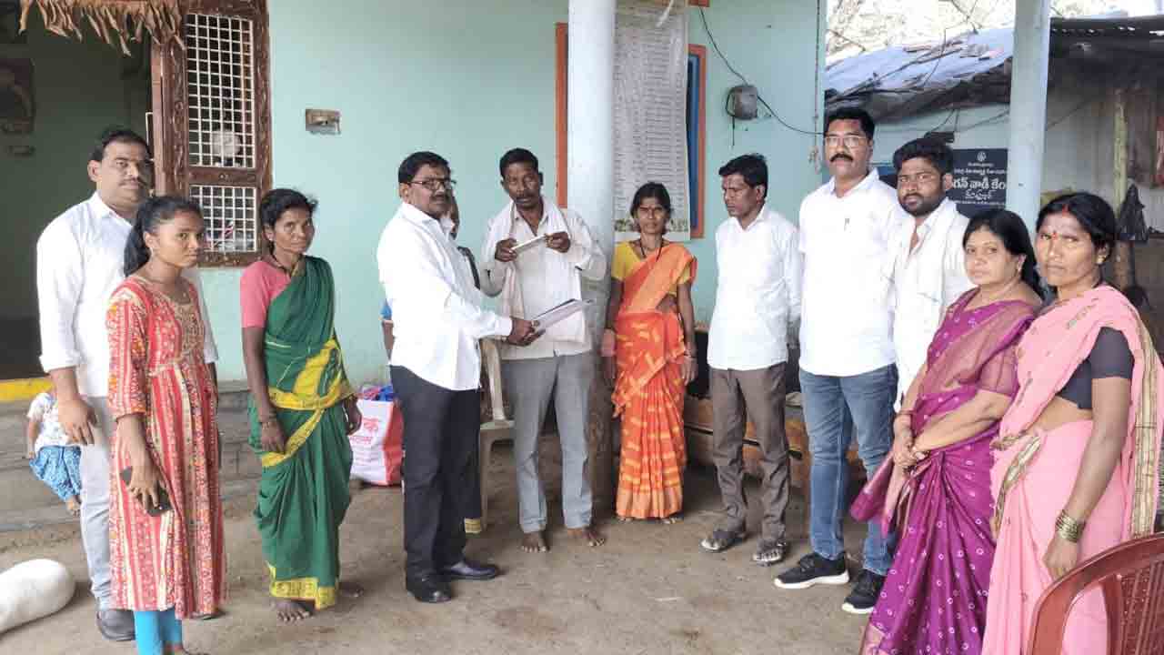 Narnoor | కళాశాలలకు గైర్హాజరు కాకుండా పిల్లలను పంపించాలని తల్లిదండ్రులకు అధ్యాపకుల విన్నపం