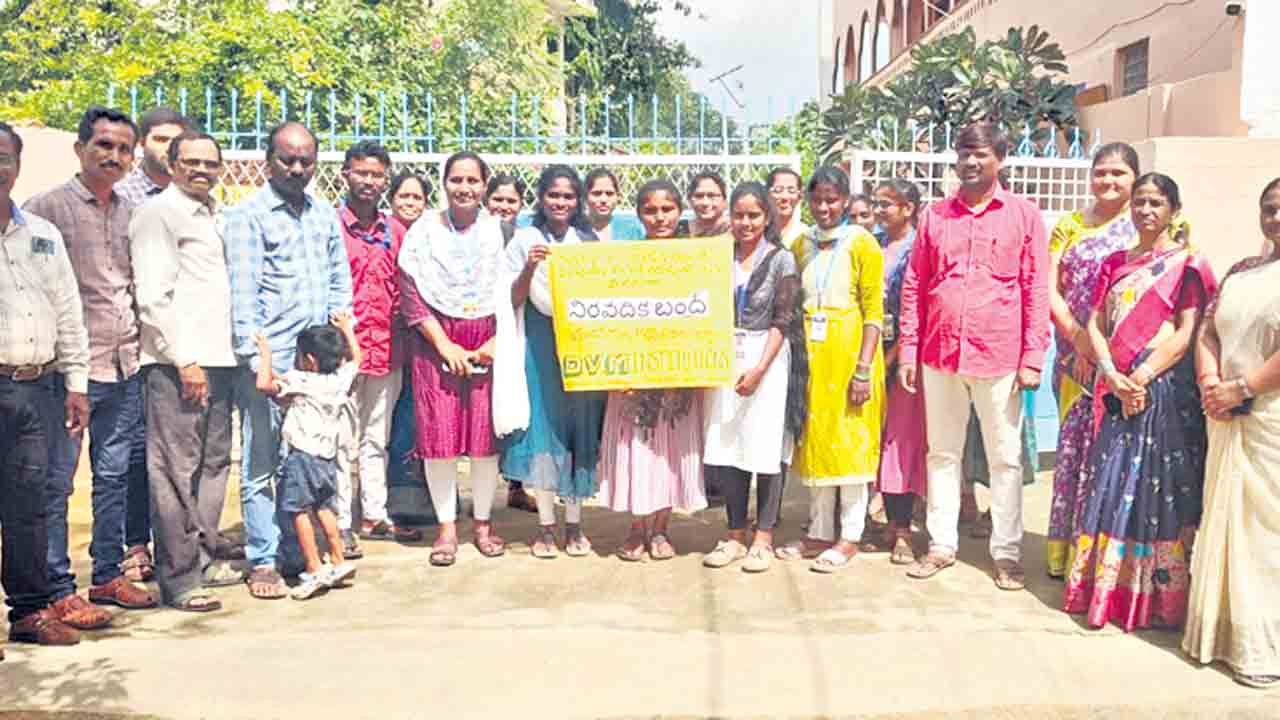 ఫీజు రీయింబర్స్‌మెంట్‌ ఇవ్వాల్సిందే!