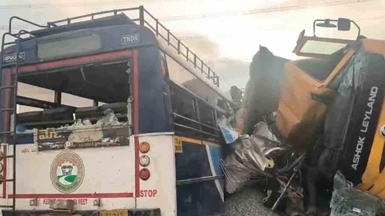 చేవెళ్ల బస్సు ప్రమాదంపై సుప్రీం రోడ్డు భద్రతా కమిటీ సమీక్ష