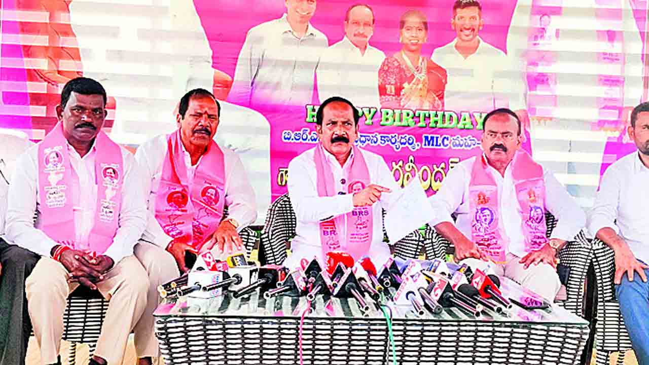 రైల్వే ప్రాజెక్టును తరలించడానికి ఎంపీ కావ్య కుట్ర