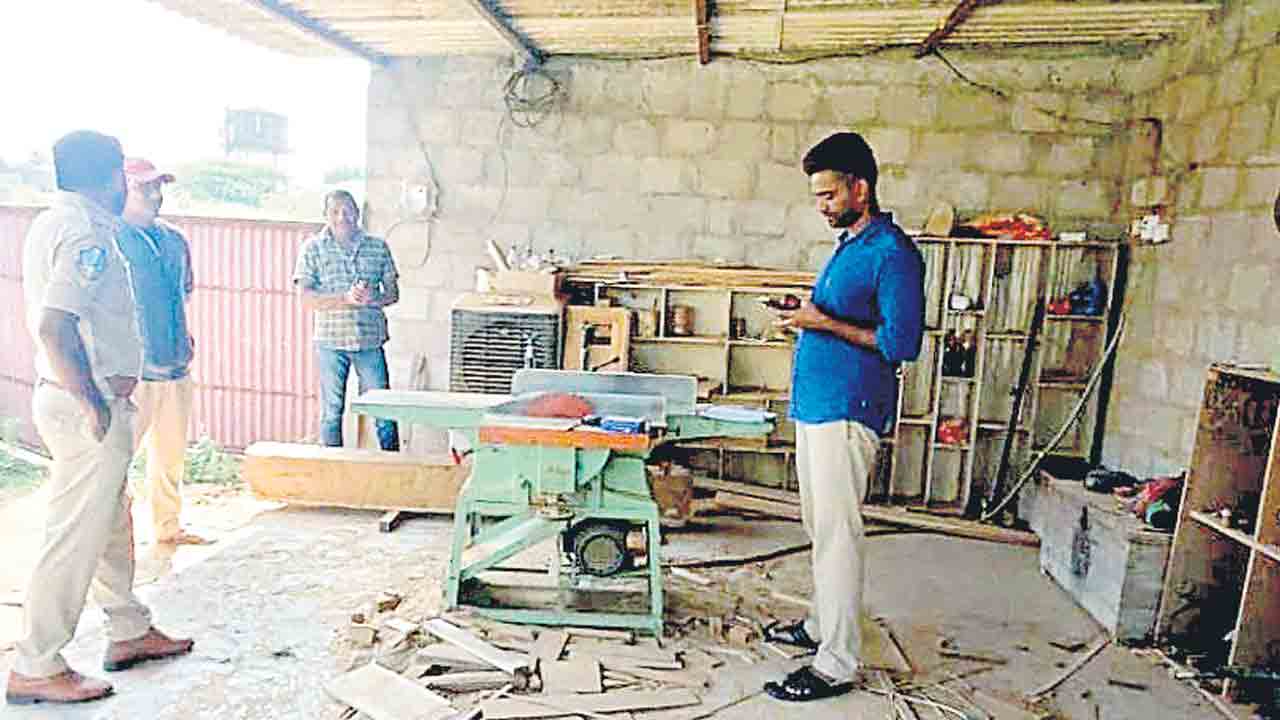 టేకు దుంగల పట్టివేత