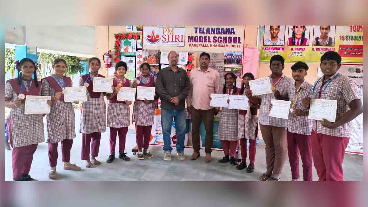 Karepalli | వెయిట్‌ లిప్టింగ్‌ పోటీల్లో మోడల్‌ స్కూల్‌ విద్యార్థుల ప్రతిభ