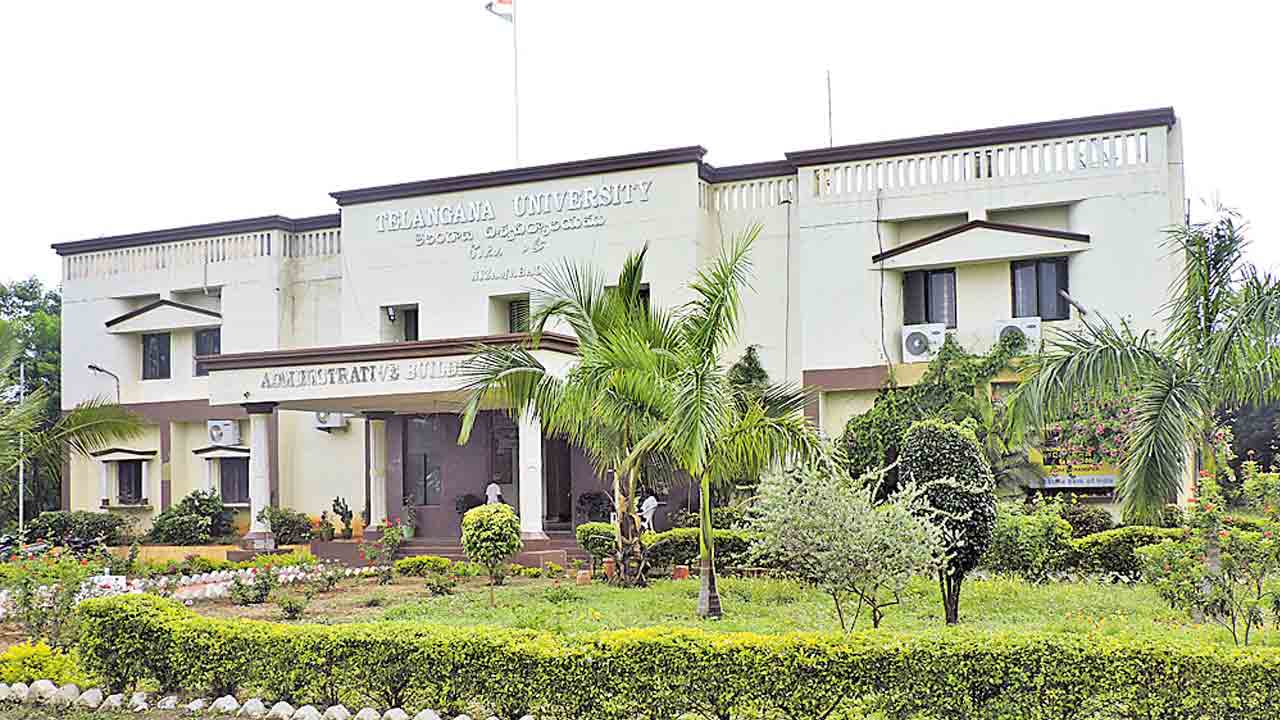 రోస్టర్‌ పాయింట్లు తుంగలో తొక్కి రాత్రికి రాత్రే రిక్రూట్‌మెంట్స్‌.. తెలంగాణ యూనివర్సిటీలో 2012 నియామకాలు రద్దు