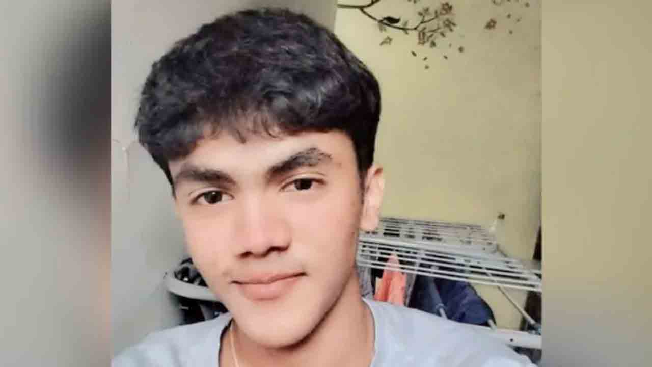 Student Suicide Over Hindi-Marathi Row | లోకల్‌ ట్రైన్‌లో హిందీ, మరాఠీ భాషపై గొడవ.. కాలేజీ విద్యార్థి ఆత్మహత్య