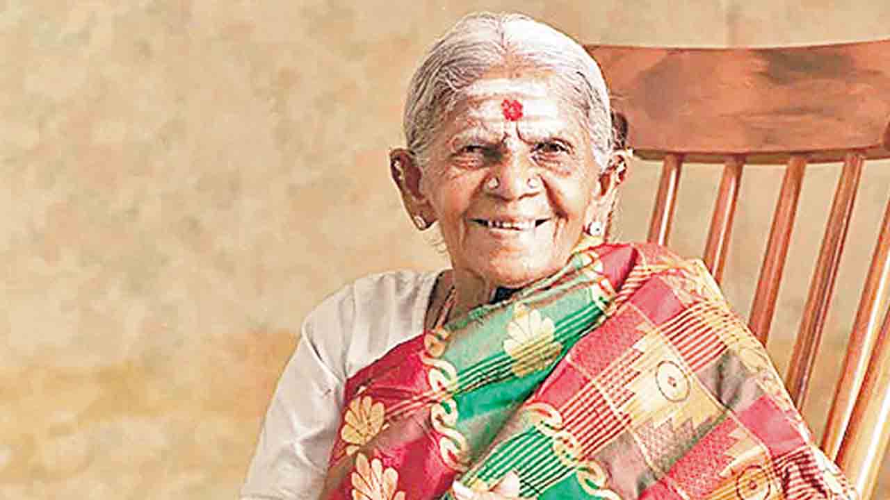 వృక్షమాత కన్నుమూత.. జీవితమంతా వృక్ష సంరక్షణకే అంకితం చేసిన తిమ్మక్క