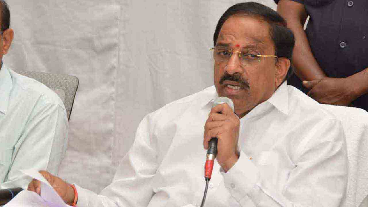 ఉన్నతాధికారులే ఆలస్యంగా వస్తే ఎలా?