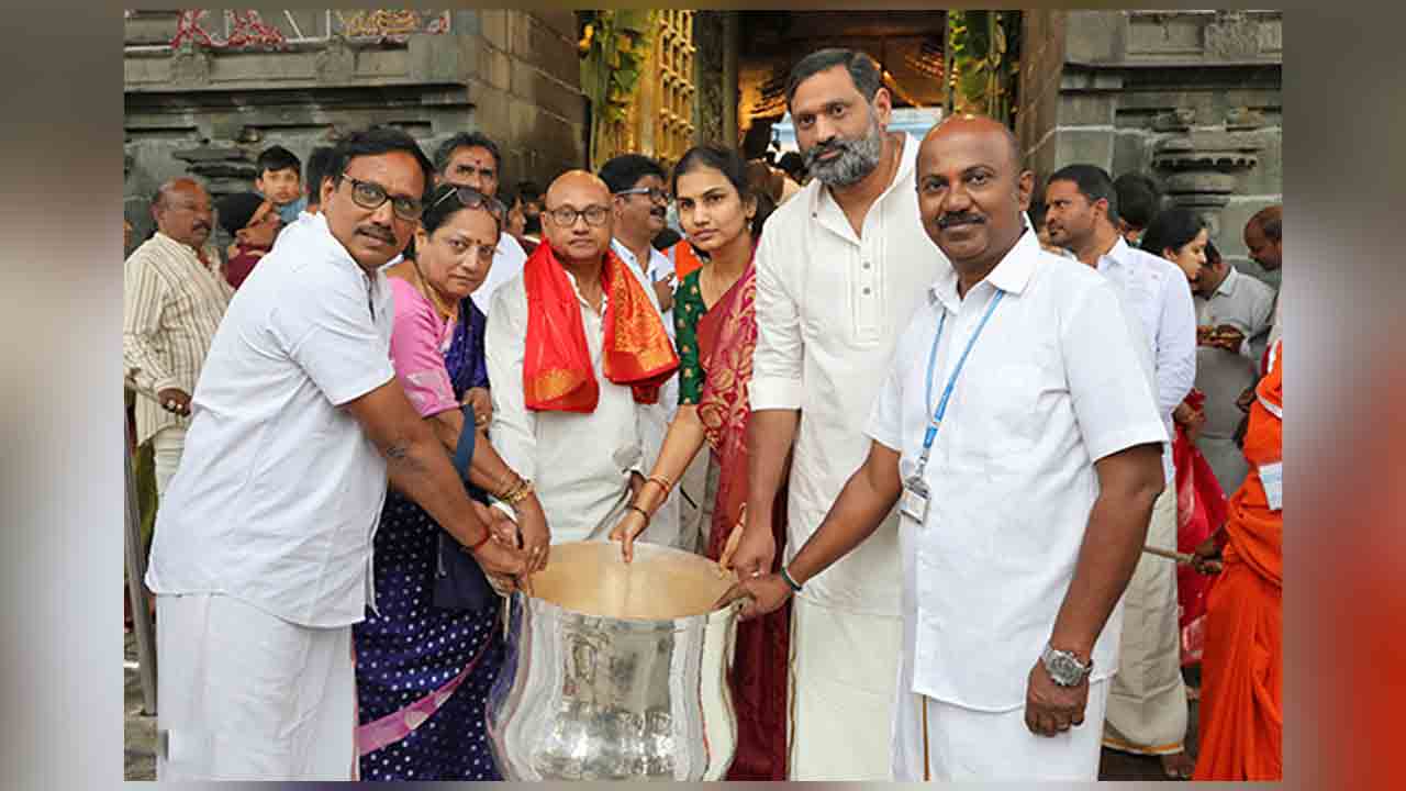 Tirumala | శ్రీవారికి రూ. 30లక్షల విలువ గల వెండి గంగాళం విరాళం