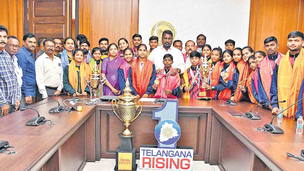 నేషనల్‌ స్పోర్ట్స్‌ మీట్‌లో గిరిజన విద్యార్థుల ప్రతిభ
