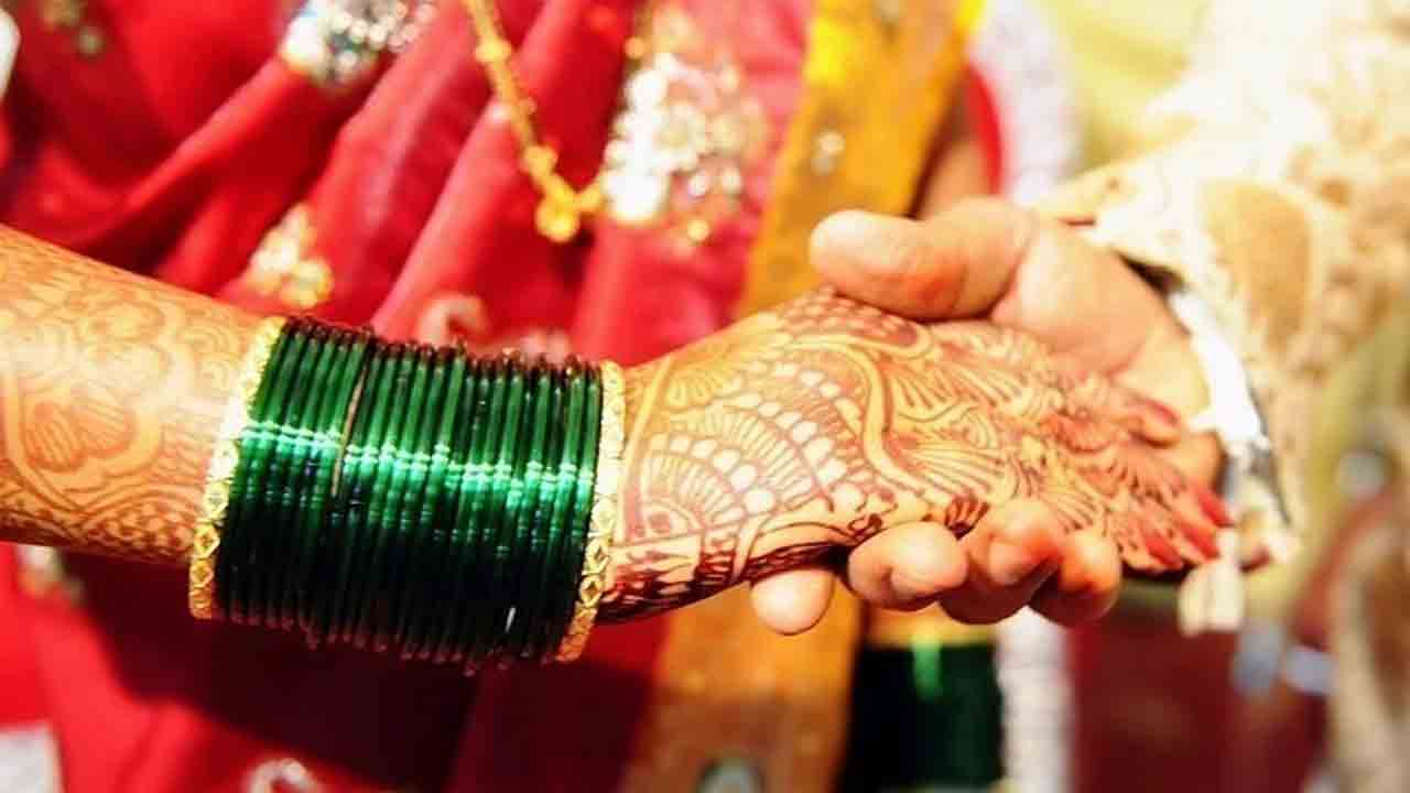 Viral news | రోడ్డు ప్రమాదంలో అన్న మృతి.. వదినను పెళ్లిచేసుకున్న మరిది..!