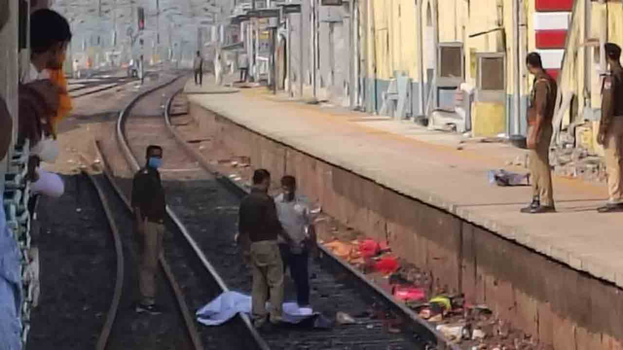 Train | యూపీలో ఘోర ప్రమాదం.. పట్టాలు దాటుతున్న యాత్రికులను ఢీకొన్న రైలు