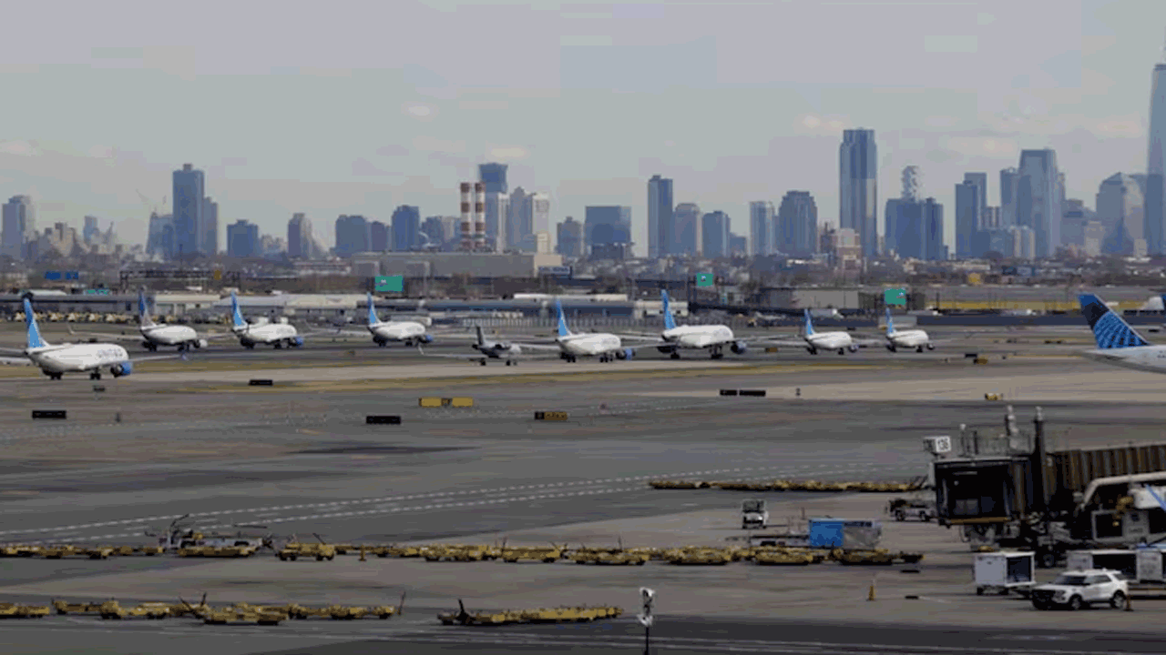 US Shutdown | ష‌ట్‌డౌన్‌తో విమాన సేవ‌ల్లో కోత‌.. అమెరికా వ్యాప్తంగా ఒక్క‌రోజే వెయ్యికిపైగా ఫ్లైట్స్‌ ర‌ద్దు