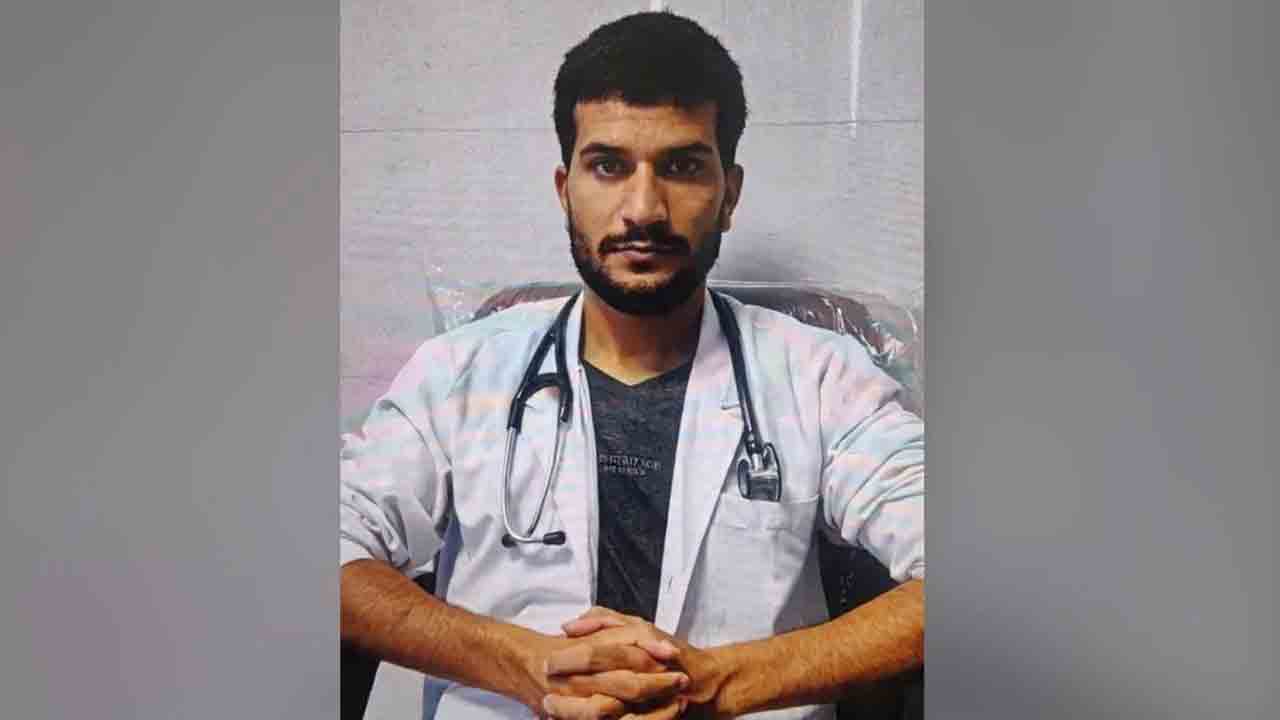 Delhi Blast | డాక్టర్‌ డ్రెస్‌లో సూసైడ్‌ బాంబర్‌ ఉమర్‌.. కొత్త ఫొటో వైరల్‌