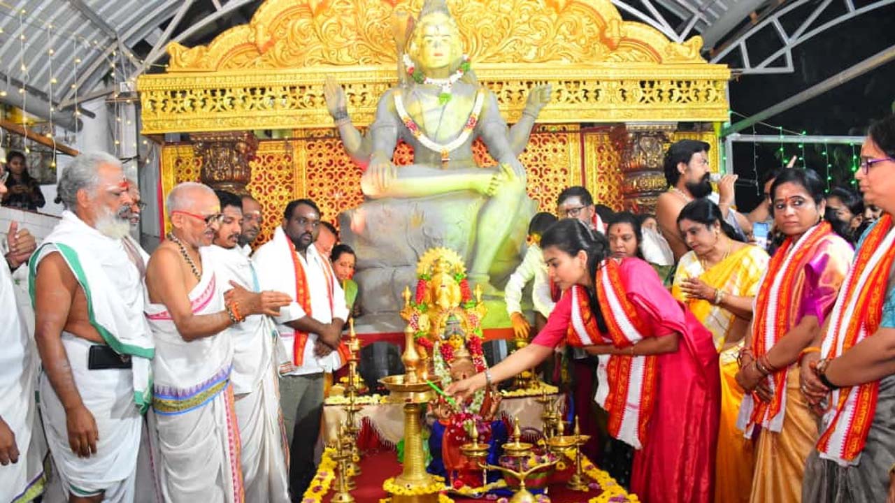 Karthika Pournami | శివన్నామస్మరణతో మార్మోగిన రాజన్న ఆలయం.. వైభవంగా జ్వాలాతోరణం..