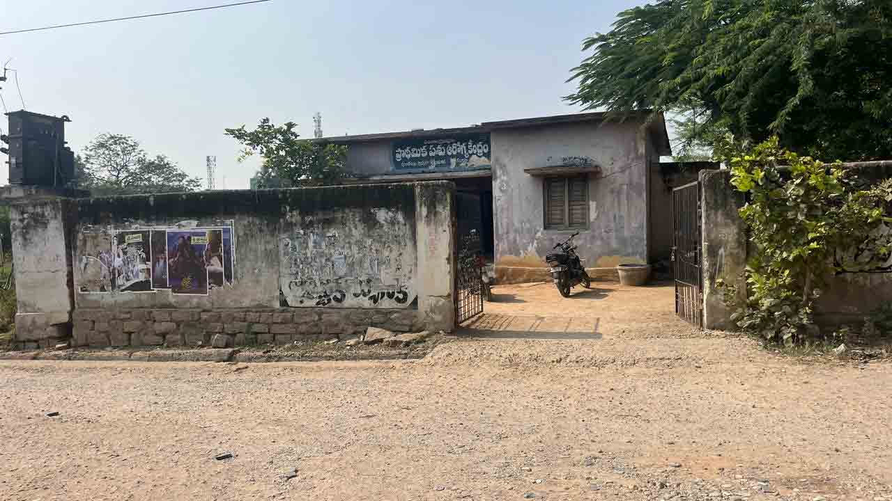 Veterinary Doctor | జోగులాంబ జిల్లాలో ఆ వెటర్నరీ డాక్టర్‌ ఆడిందే ఆట.. పాడిందే పాట