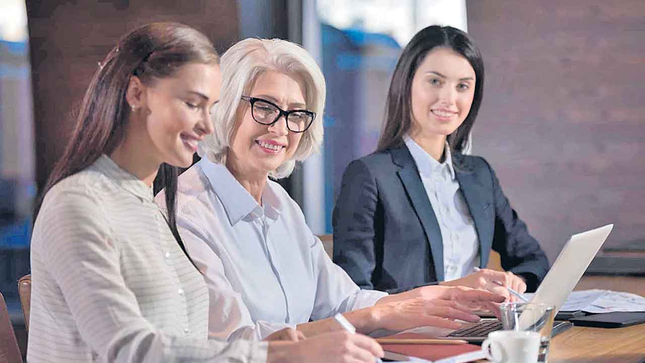 బాసు మనసును గెలిచేద్దాం..