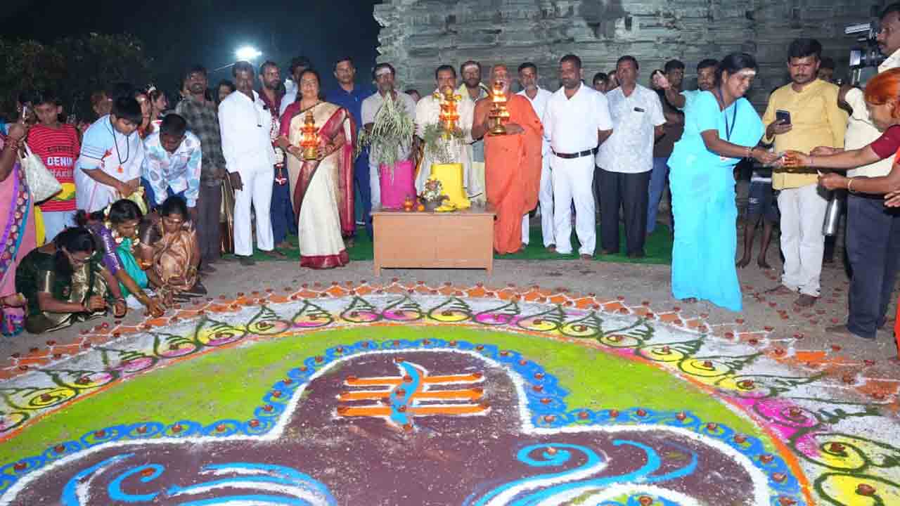 Hanamakonda | వేయిస్తంభాల దేవాలయంలో ఘనంగా కార్తిక పౌర్ణమి వేడుకలు