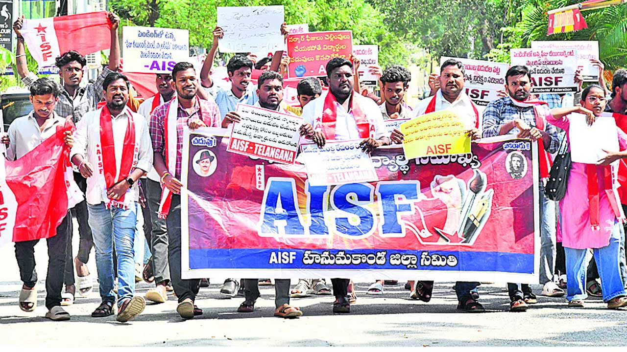 సర్కారు చెలగాటం.. విద్యార్థులకు నంకటం