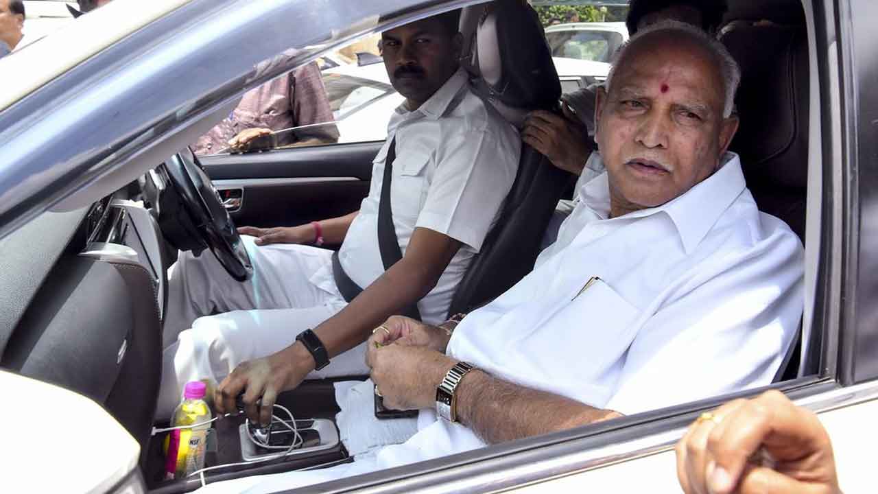 యెడియూరప్పకు హైకోర్టులో చుక్కెదురు