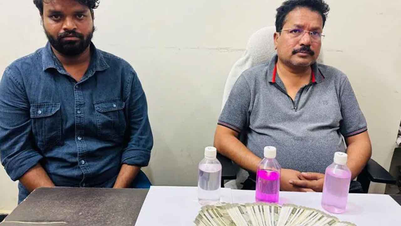 ఇంటి అనుమతికి 1.5లక్షల లంచం