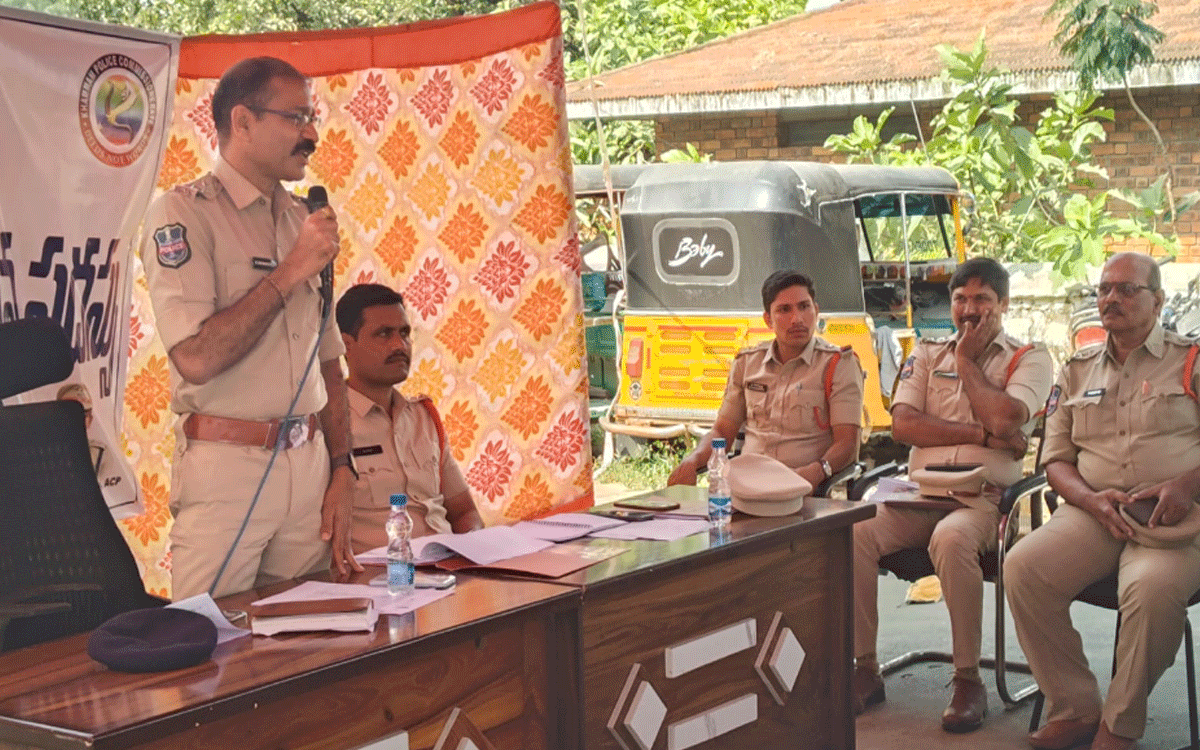 Khammam Rural : ఊరిని గెలిపించేలా నిర్ణయాలుండాలి : ఖమ్మం రూరల్ ఏసీపీ తిరుపతి రెడ్ది