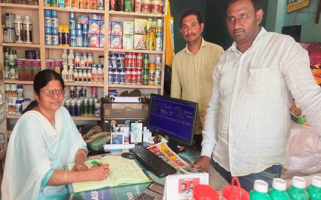 Karepally : కారేప‌ల్లిలో ఎరువుల దుకాణాల తనిఖీ