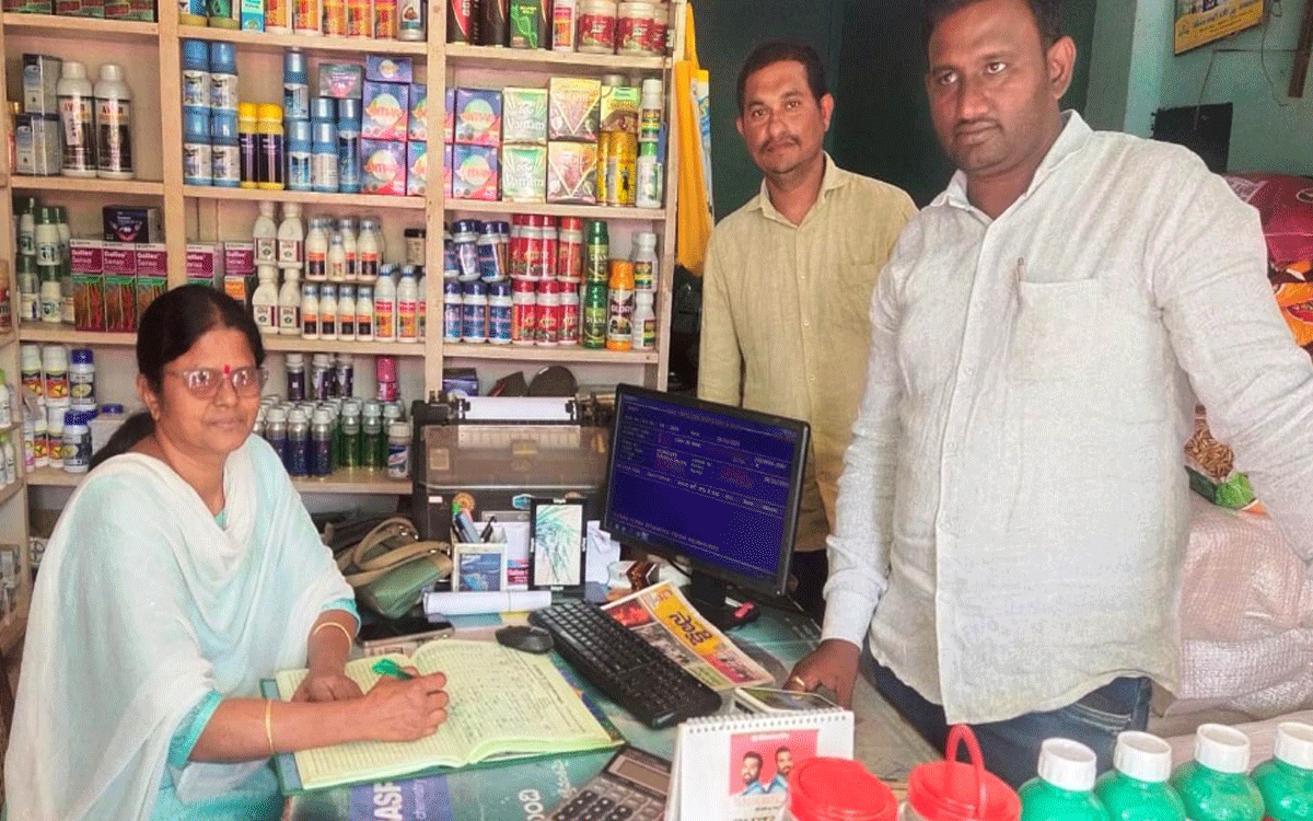 Karepally : కారేప‌ల్లిలో ఎరువుల దుకాణాల తనిఖీ