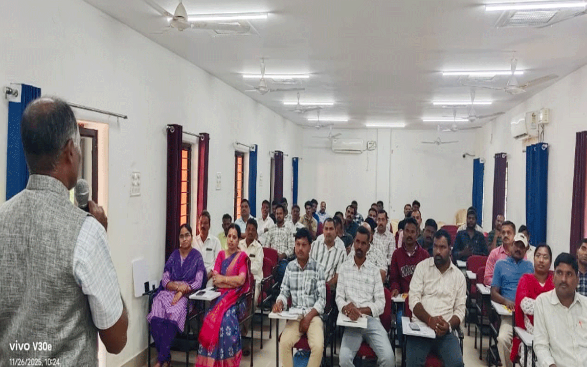 Ramagiri : రాజ్యాంగ విలువలను ప్రతి ఒక్కరు పరిరక్షించాలి : ఎంజీయూ ప్రొఫెస‌ర్ ఆకుల ర‌వి