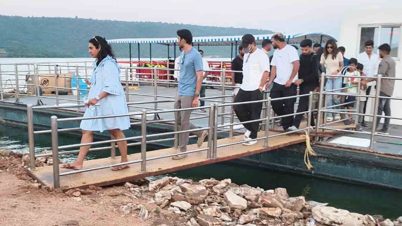 Allu Arjun | రిలాక్సింగ్ మూడ్‌లో అల్లు అర్జున్.. సోమశిలలో సందడి