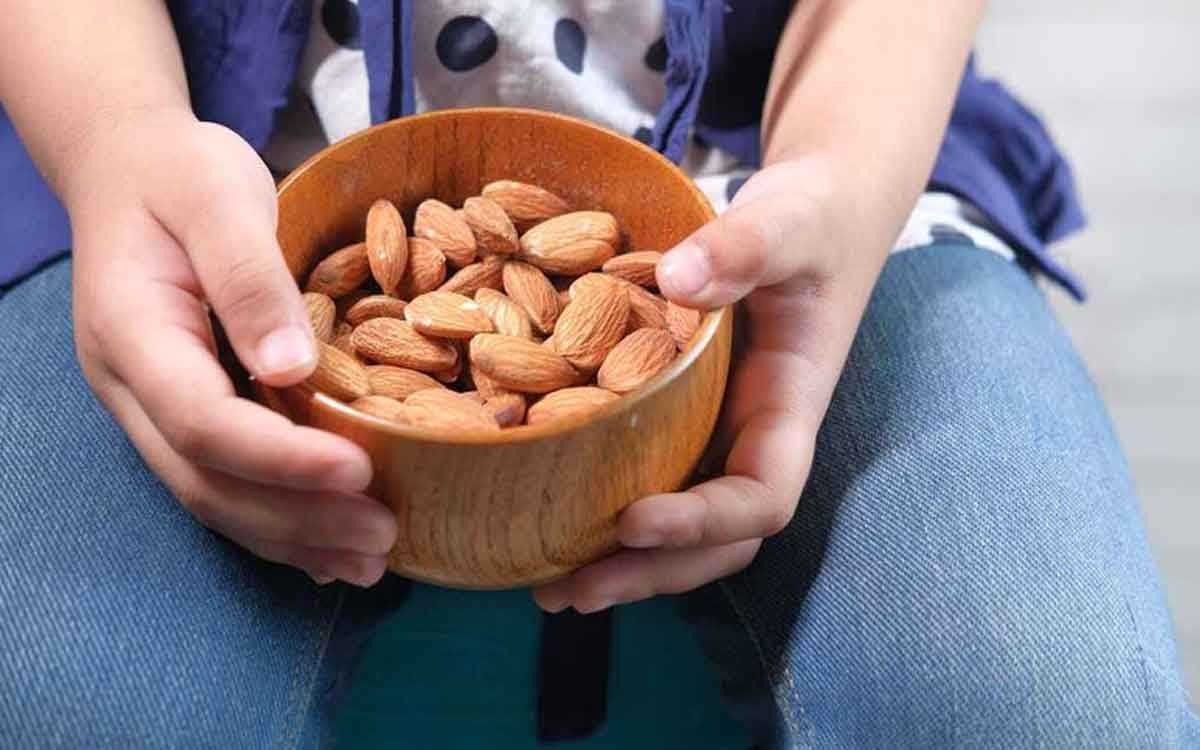 Almonds To Kids | చిన్నారులకు రోజూ బాదంప‌ప్పును పెట్ట‌డం వ‌ల్ల వారికి క‌లిగే అద్భుత‌మైన ప్ర‌యోజ‌నాలు ఇవే..!