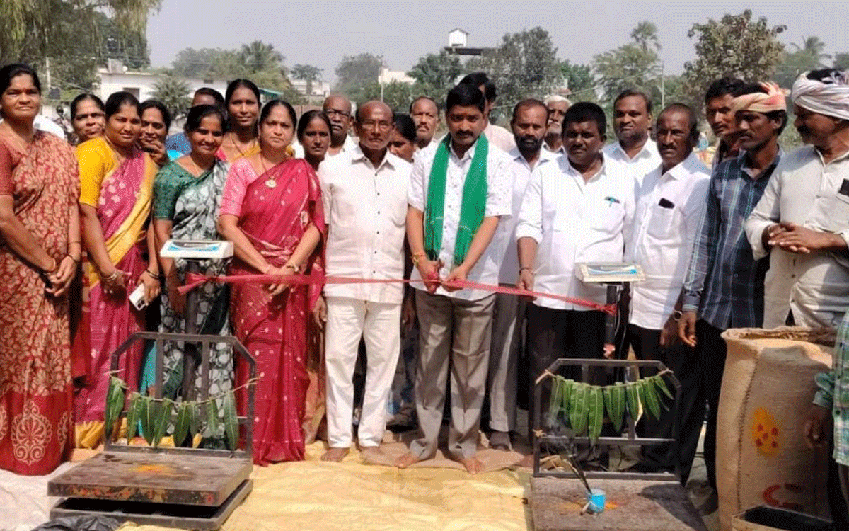 Nidamanoor : ప్రతి గింజను కొనుగోలు చేస్తాం : మార్కెట్ చైర్మన్ సత్యం