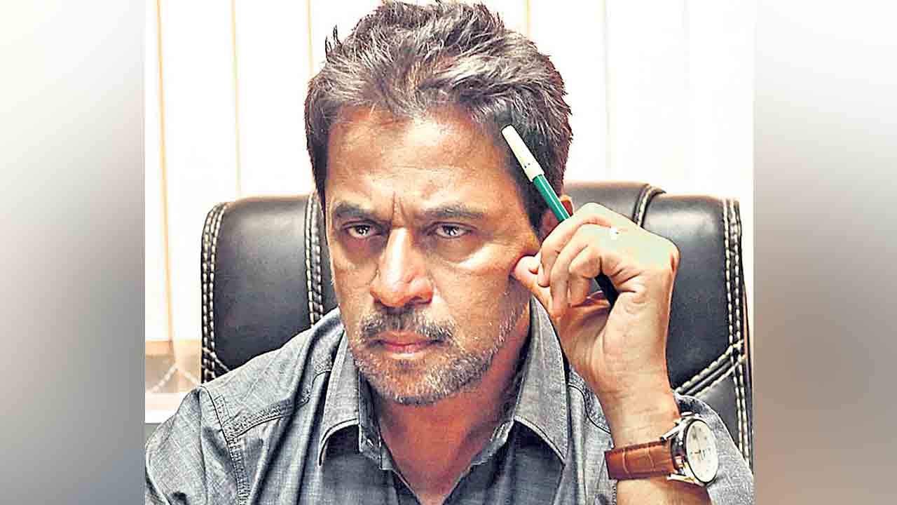 రచయిత హత్యకేసు శోధన