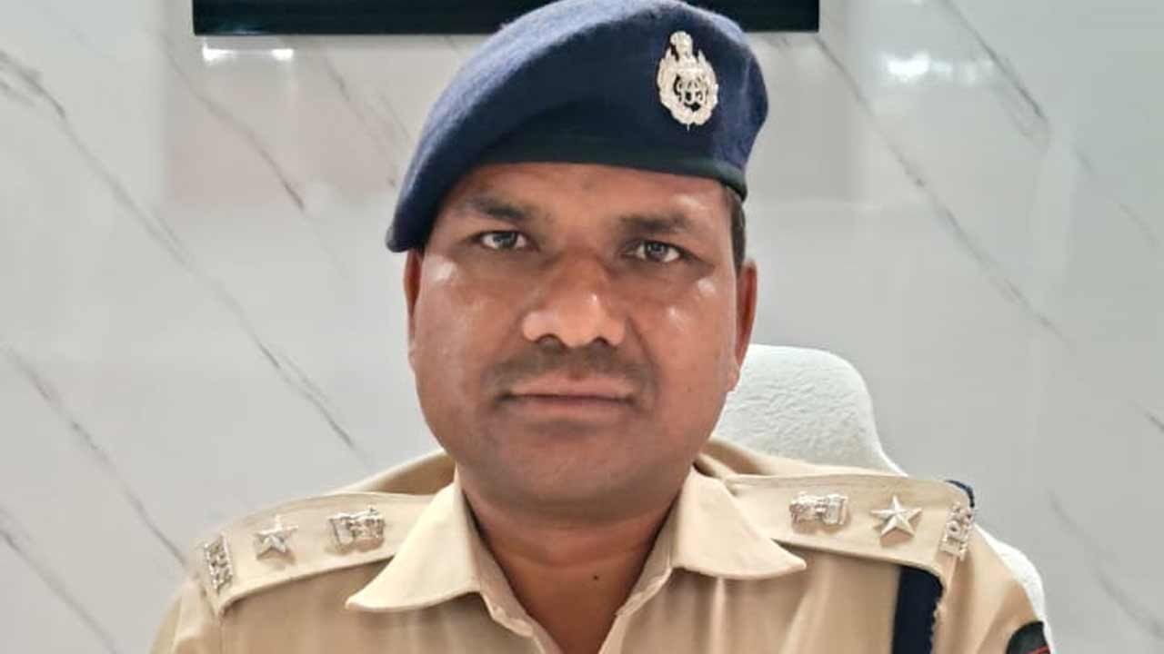 East Zone DCP | తాగిన మైకంలో రైల్వే ట్రాక్‌పై కారు.. సీసీ కెమెరాల‌ను ప‌రిశీలిస్తున్నాం..!