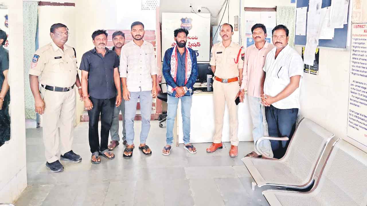 బీసీ జేఏసీ నాయకుల నిర్బంధం