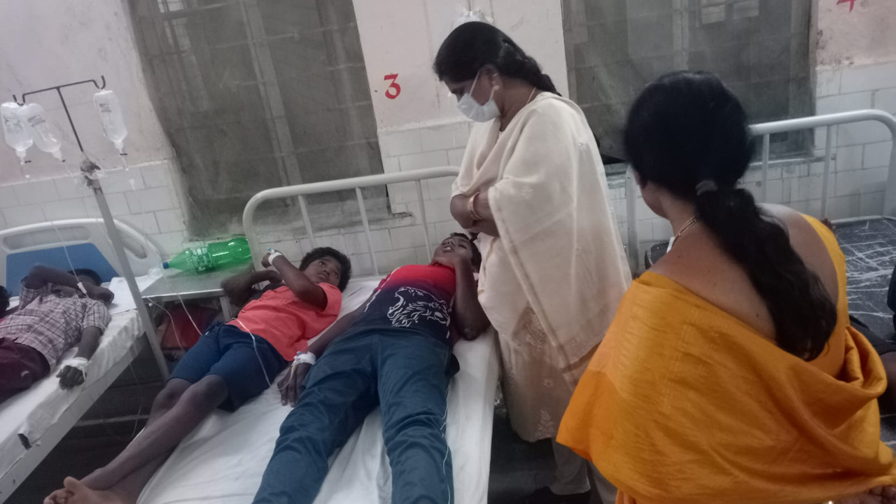 Food Poison| బీసీ హాస్టల్‌లో కలుషితాహారం.. 53 మంది విద్యార్థులకు అస్వస్థత