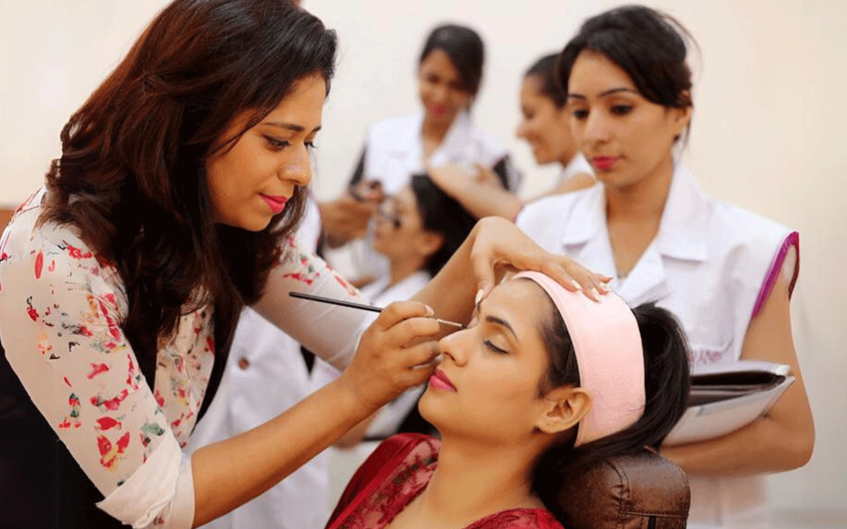 Nilagiri : బ్యూటీషియ‌న్ కోర్సులో ఉచిత శిక్ష‌ణ‌