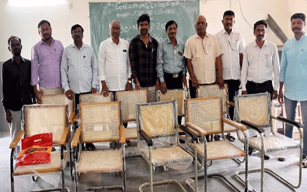 Kethepally : పీవీసీ ప్రొడక్ట్స్ కంపెనీ ఆధ్వర్యంలో భీమ‌వ‌రం పాఠ‌శాల‌కు బీరువా, కుర్చీల వితరణ