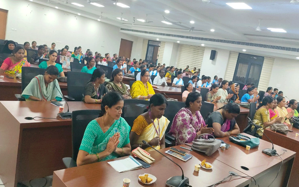 Bhadradri Kothagudem : మహిళలు చట్టాలపై అవగాహన కలిగి ఉండాలి : ఎస్ఐ చల్ల అరుణ