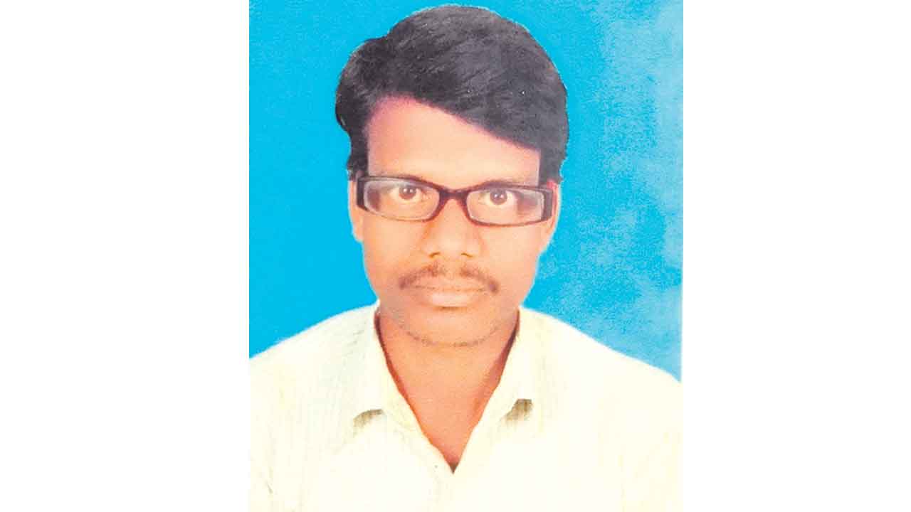 దిగుబడి రాదని రైతు ఆత్మహత్య