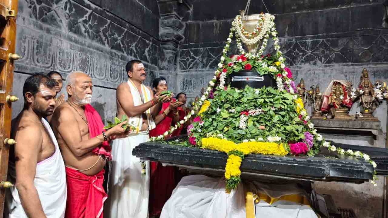 Lakhsha Bilvarchana | వేయిస్తంభాల రుద్రేశ్వరస్వామికి ‘లక్ష బిల్వార్చన’