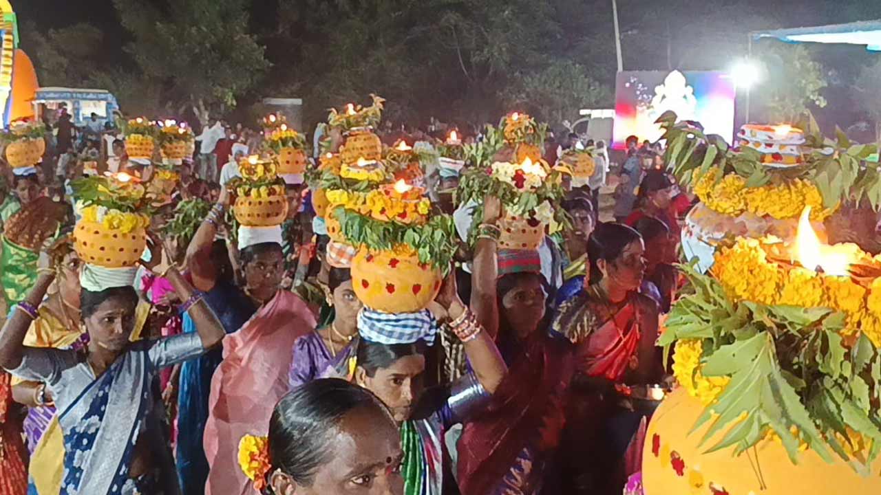 Bonalu | వైభవంగా శ్రీ కాలభైరవ స్వామి ఆలయంలో బోనాలు