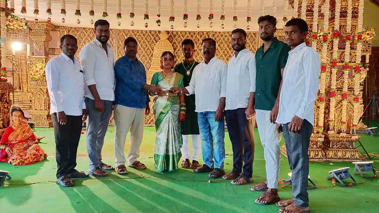 Bride | నిరుపేద వధువుకు బీఆర్‌ఎస్‌ నేత కంఠారెడ్డి తిరుపతి రెడ్డి ఆర్థిక సాయం